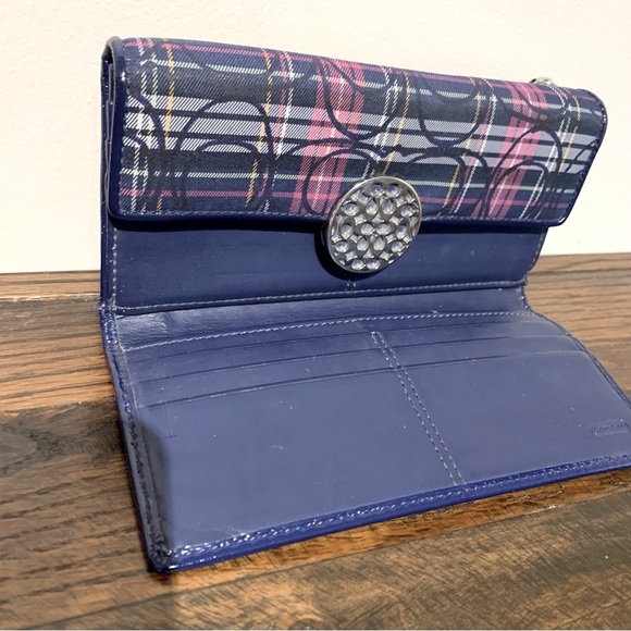 Coach tried-fold Wallet - Picture 2 of 8